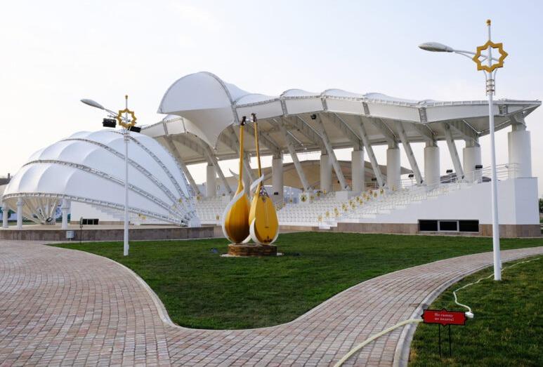 AŞKABAT PARK  AMFİTİYATRO 